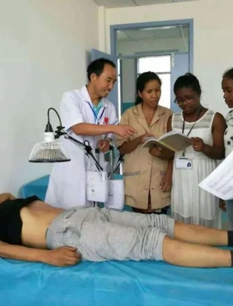 张国英：医路奉献，续写中医援马新华章