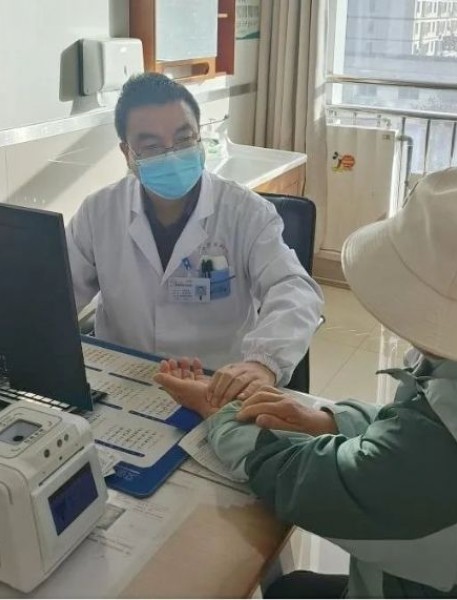 李荣唐：仁心仁术显担当 杏林春暖写华章