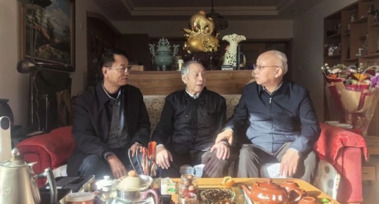 郭天康看望慰问农工党甘肃省委会退休老同志