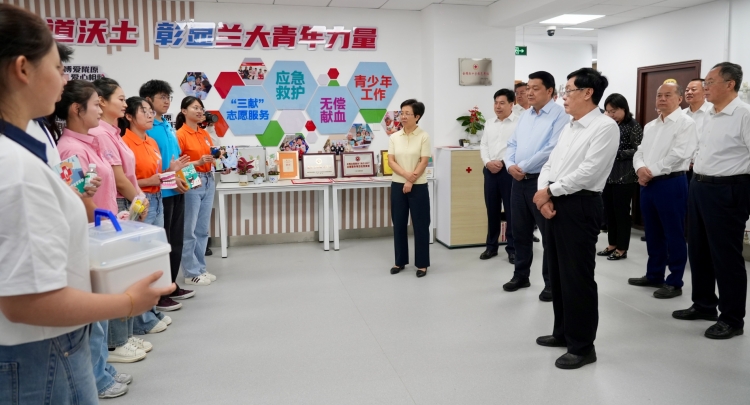何维在甘肃调研红十字工作